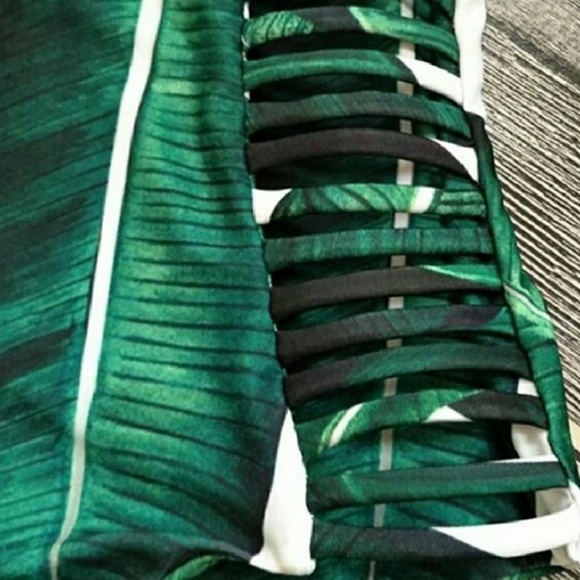 Green & white banana leaf pattern one piece - Picture 3 of 8